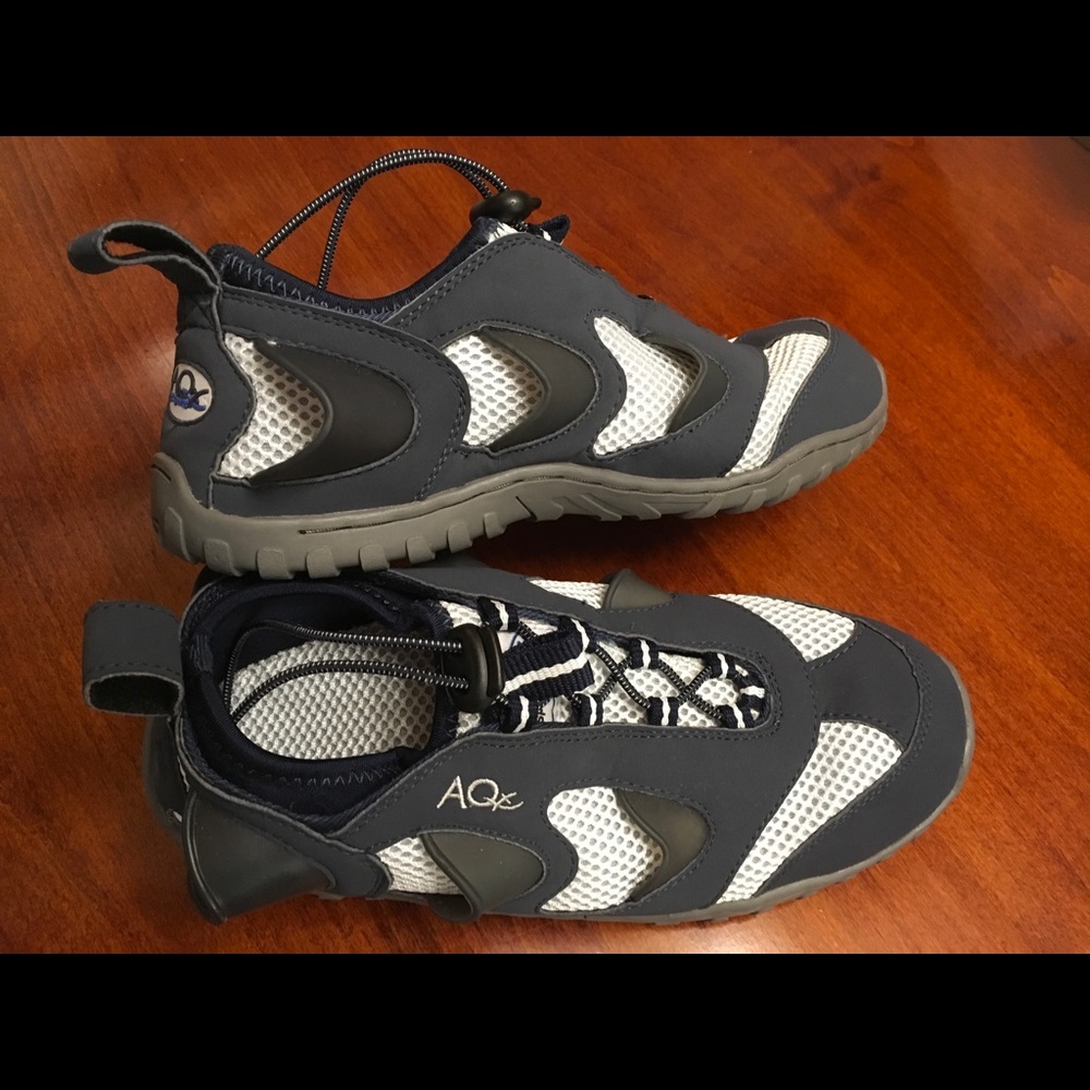 AQX water joggers, women’s size 9
